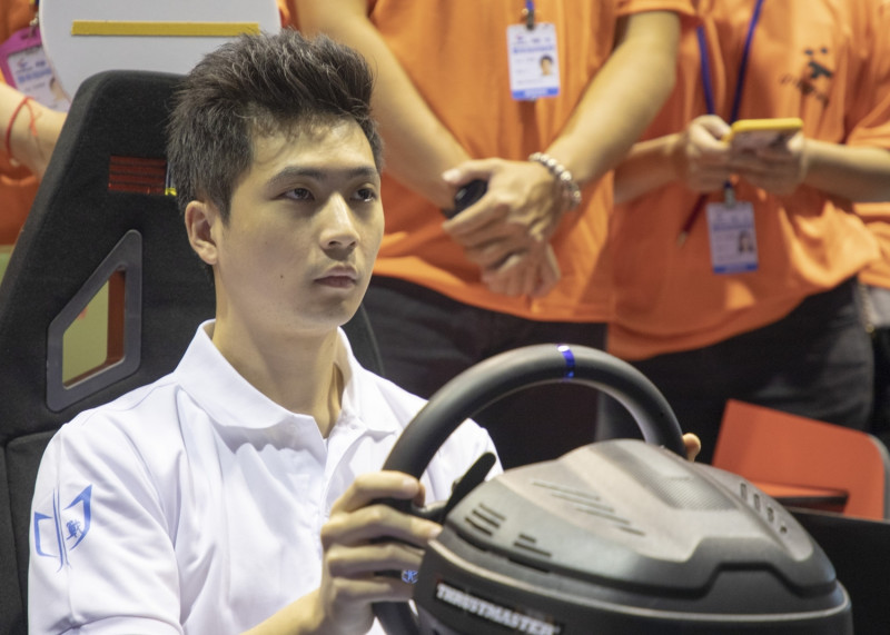 專業賽車手陳意凡擔任本次賽事青少年組指導教練。 圖：業者提供