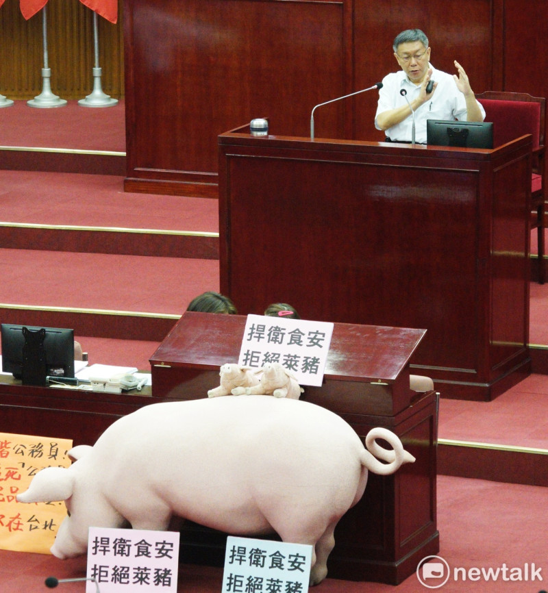 台北市長柯文哲在台北市議會進行施政報告並備質詢。   圖：張良一 / 攝