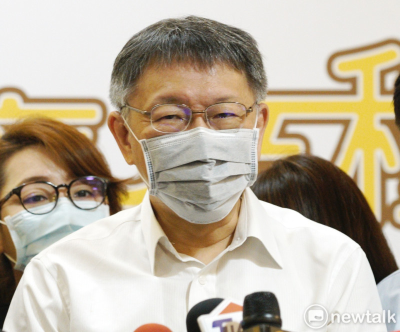 台北市長柯文哲到仁愛醫院接種流感疫苗。   圖：張良一 / 攝