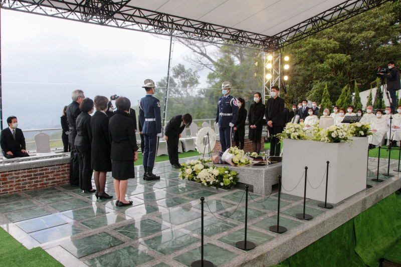 前總統李登輝奉安儀式2020年10月7日上午在五指山國軍示範公墓舉行。   圖：軍聞社提供