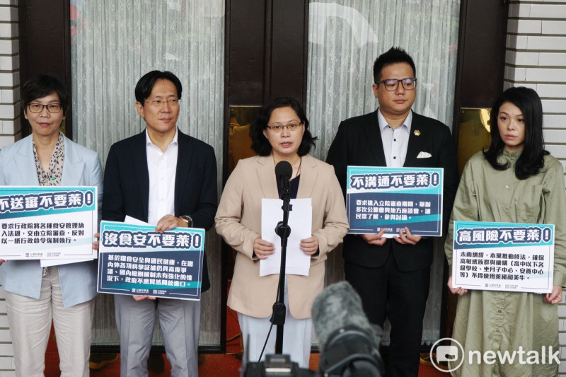 台灣民眾黨立法院黨團召開「標萊豬，護食安！」記者會。   圖：張良一 / 攝