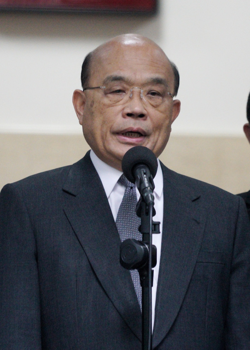 行政院長蘇貞昌在立院議場外受訪。   圖：張良一/攝