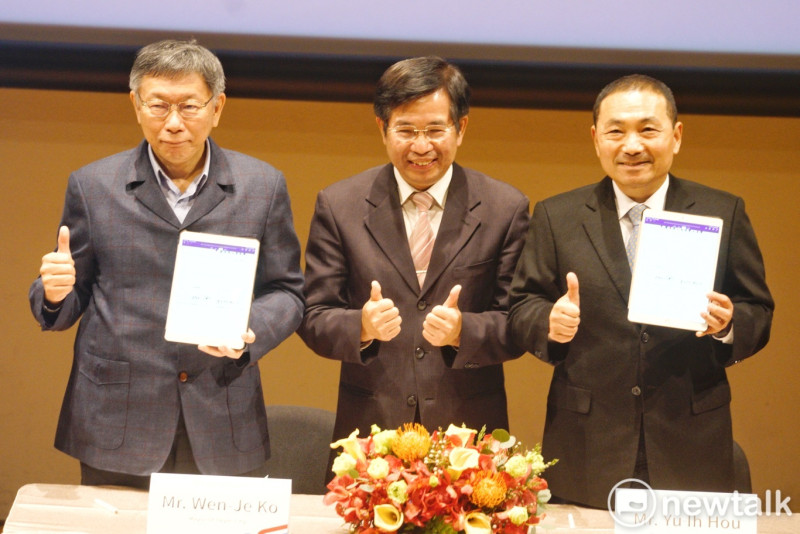 教育部長潘文忠見證台北市長柯文哲、新北市長侯友宜2025年雙北世界壯年運動會主辦城市簽約記者會。   圖：張良一/攝