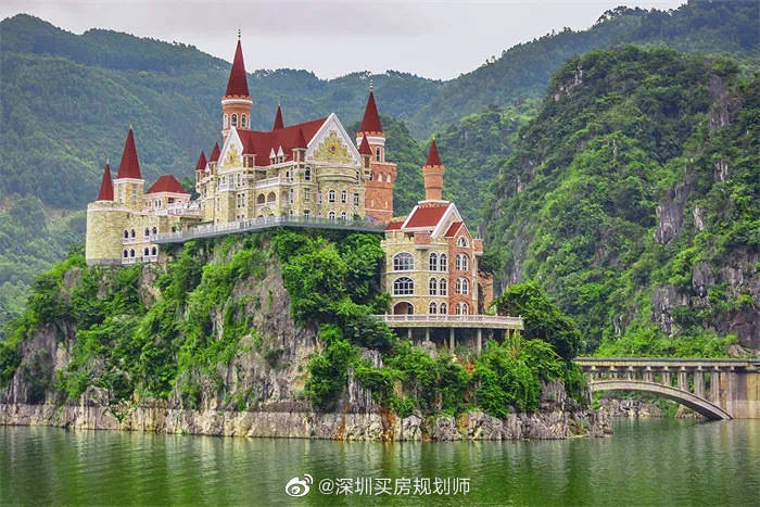 貴州興義萬峰湖吉隆堡酒店 圖：翻攝自微博