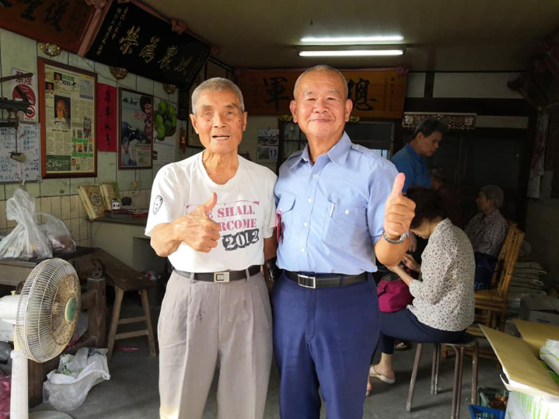 崑濱伯（左）。   圖：翻攝自臺南市無米樂稻米推廣促進會
