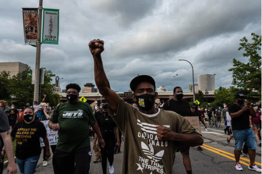 普魯德遭跪殺事件，激起了美國黑人社區的上街抗議。 圖 : 翻攝自環球時報