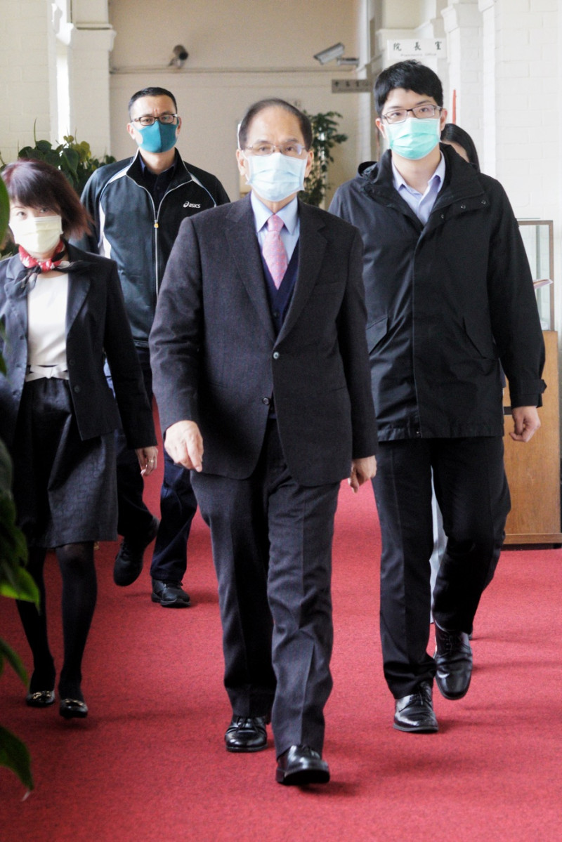 游錫堃下午在立法院接見中華民國工業區廠商聯合總會理事長賴博司。   圖：張良一/攝