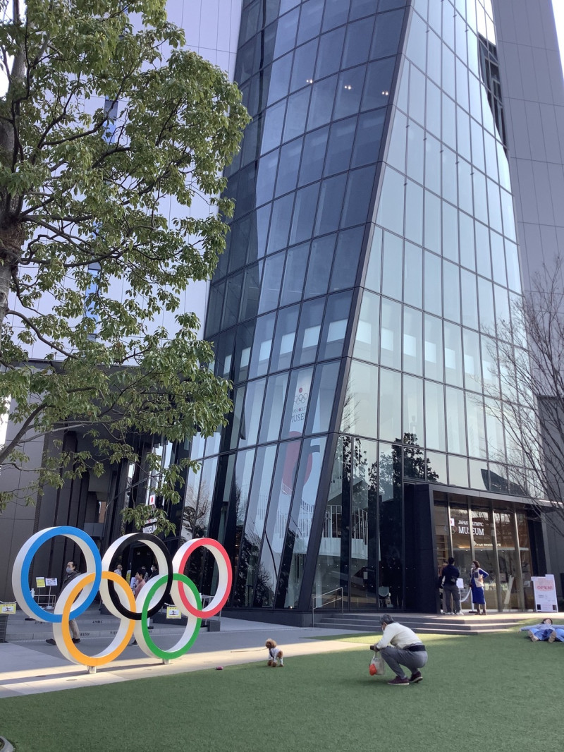 東奧花了日圓數兆，是史上最昂貴的奧運，卻稱為「復興奧運」日本人無法接受，圖為東京奧運廣場。 圖：劉黎兒攝影