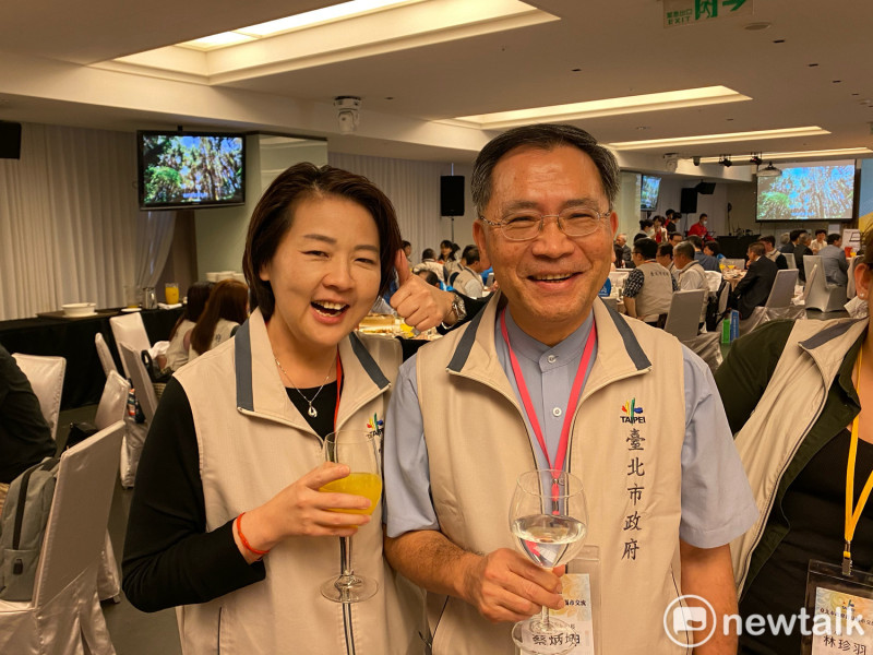台北市副市長黃珊珊、蔡炳坤先前再度被爆搶行程競爭，兩人在新竹縣市政交流餐敘時，還特別一起到媒體桌敬酒，證明兩人絕對沒有不合。（資料照）   圖：周煊惠 / 攝