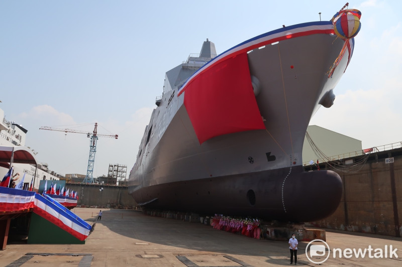 首艘「新型兩棲船塢運輸艦」玉山軍艦。   圖：林朝億/攝(資料照片)