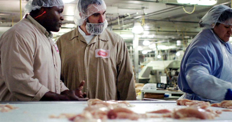 美國最大肉廠泰森食品正在召回近 850 萬磅冷凍雞肉，因為先前有一人死於李斯特菌感染。   圖：翻攝自美國泰森食品官網