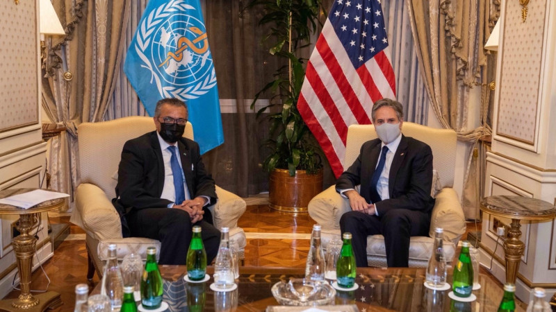 美國國務卿布林肯今（29日）與世界衛生組織秘書長譚德塞在科威特會面。   圖：截自布林肯推特