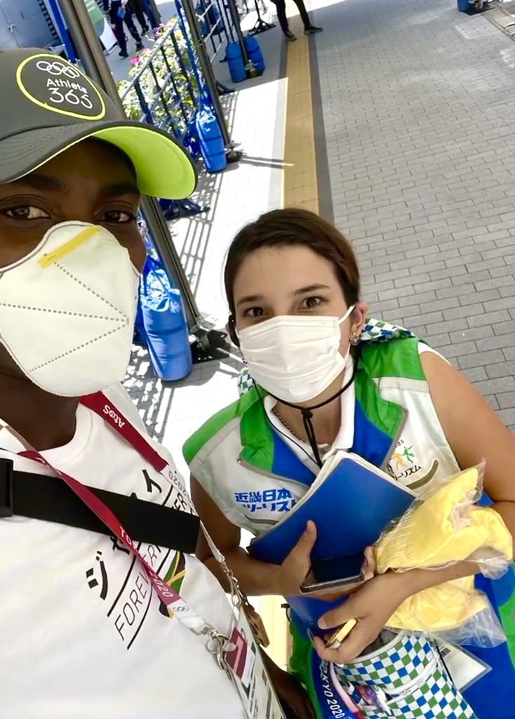 東京奧運牙買加田徑選手帕奇曼（左）近日透露，他比賽當天坐錯車走錯賽場，靠志工神救援才能拿到金牌。   圖：翻攝自帕奇曼推特