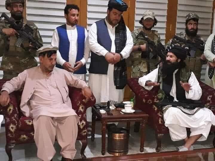 哈希馬特（Hashmat Ghani）(左)現在也傳出，已經向塔利班政權宣誓效忠。   圖：翻攝自TalibanSoldiers推特