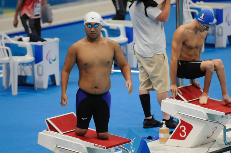 年僅18歲的無腿「泳士」陳亮達，在S7男子400公尺自由式決賽，以5分10秒65的成績，拿到第8名。 圖：體育署