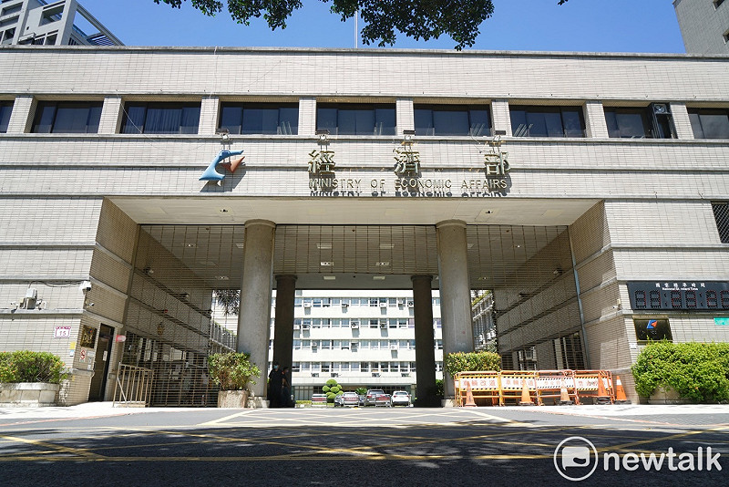 經濟部表示，水五金產業正常營運，無做二休五的工作情況，呼籲勿散佈不實謠言。   圖：張良一/攝（資料照）