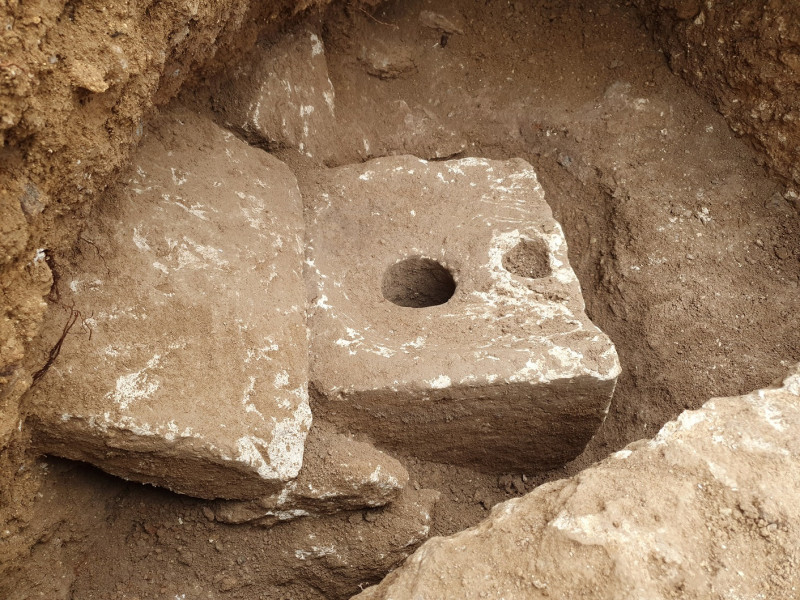 以色列考古學家在耶路撒冷發現2700年前的有錢人家的馬桶。   圖:達志影像/美聯社