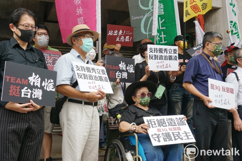 台灣獨立聯盟等團體舉辦「本土社團挺柏惟反惡罷」記者會。   圖：張良一/攝