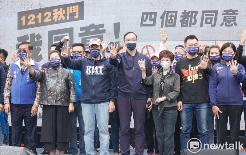 前總統馬英九、國民黨主席朱立倫和多位國民黨籍縣市長參加「我同意！YES大遊行」。   圖：張良一/攝