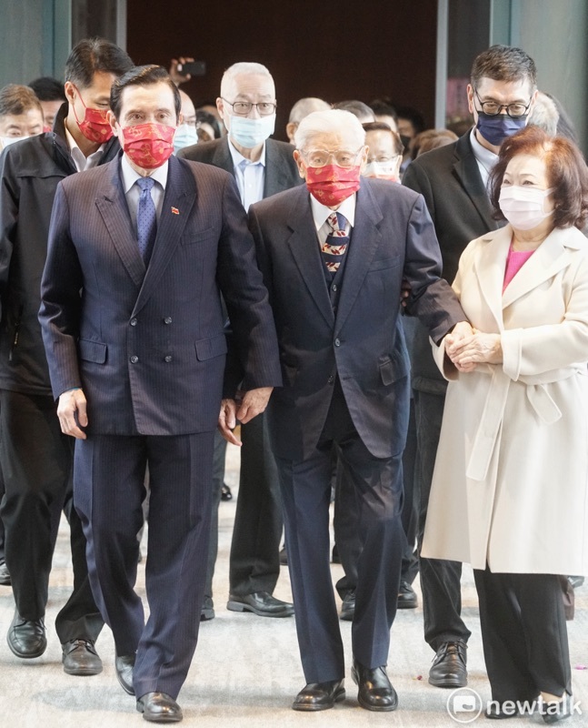前總統馬英九出席張祖詒（中）《總統與我》 新書發表會。   圖：張良一/攝
