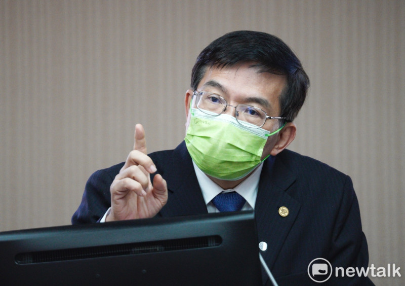 交通部長王國材在立院交通委員會備詢。   圖：張良一/攝