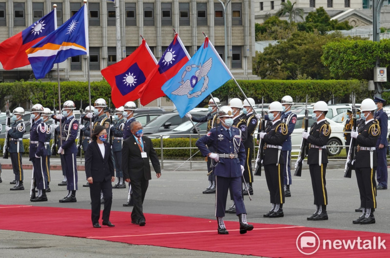 馬紹爾群島共和國總統柯布亞訪台，總統蔡英文在總統府前廣場以軍禮歡迎。   圖：張良一/攝（資料照）
