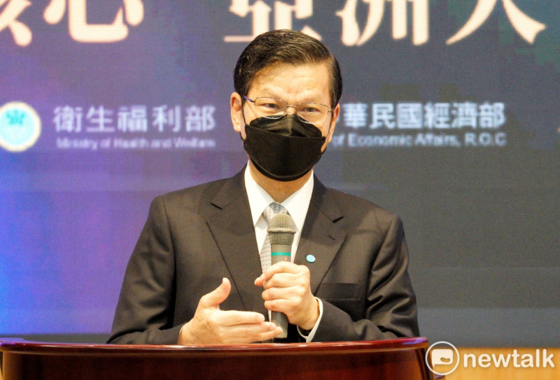 前中研院院長翁啟惠等人出席「2022年台灣醫療科技展」啟動發布會。   圖：張良一/攝