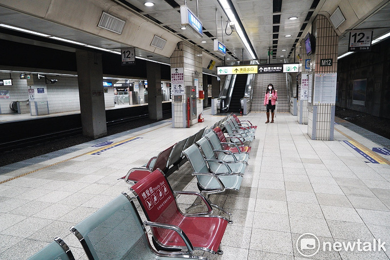台北車站月台空蕩蕩。   圖：張良ㄧ/攝