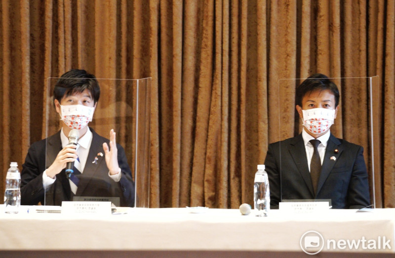 來台訪問的「日本自民黨青年局訪台團」團長代理、自民黨青年局局長代理鈴木憲和眾議員（左）及青年局國際部長鈴木隼人眾議員今（6）天上午舉辦媒體見面會。   圖：張良一/攝