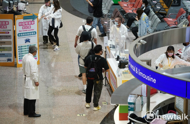 台灣入境檢疫將於10月13日改為「0＋7」，台灣大學公共衛生學院教授陳秀熙今日建議，確診者的隔離天數也應做調整。(機場示意圖)   圖：林昀真／攝