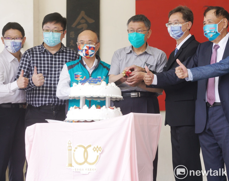 台北市長柯文哲出席成功高中歡慶創校一百年活動。   圖：張良一 / 攝