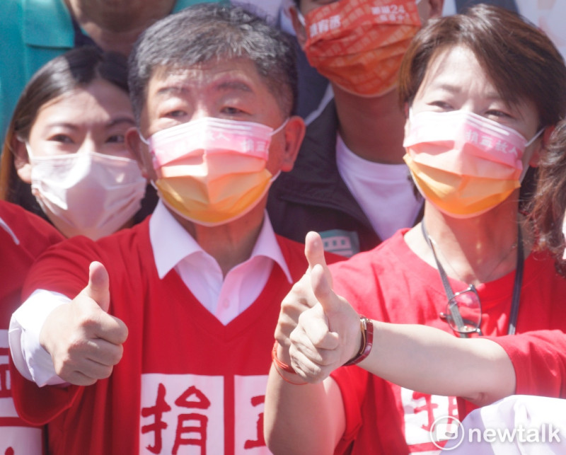 郭正亮認為，台北市副市長黃珊珊 (右) 選戰策略錯誤，應緊咬民進黨台北市長參選人陳時中 (左) 的防疫問題。   圖：張良一 / 攝(資料照)