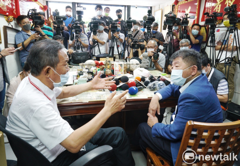 民進黨台北市長參選人陳時中上午前往北投，向市議員林瑞圖請益。   圖：張良一/攝