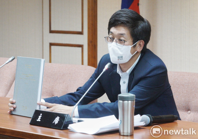 蔡適應秀出論文自清。 圖:張良一/攝