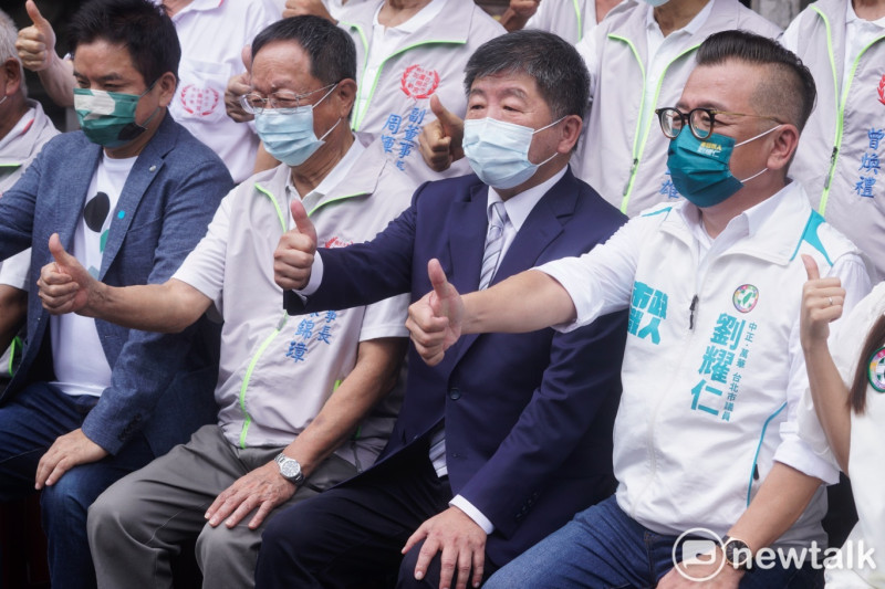 民進黨台北市長參選人陳時中到萬華廣照宮參拜並受訪。   圖：張良一/攝