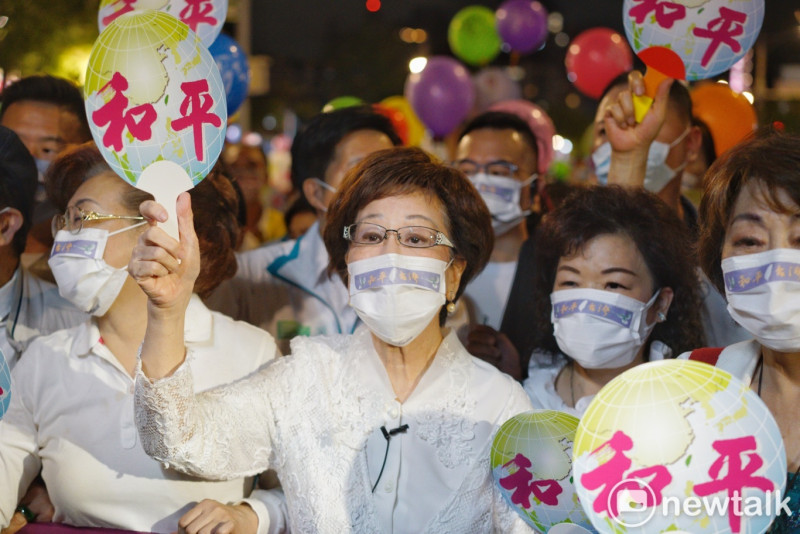 前副總統呂秀蓮921國際和平日傍晚和UN三大NGO共同發起：「愛和平‧保台灣」遊行。   圖：張良一/攝