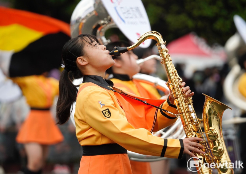 日本京都橘高校吹奏部在國慶大會演出   圖:張良一/攝