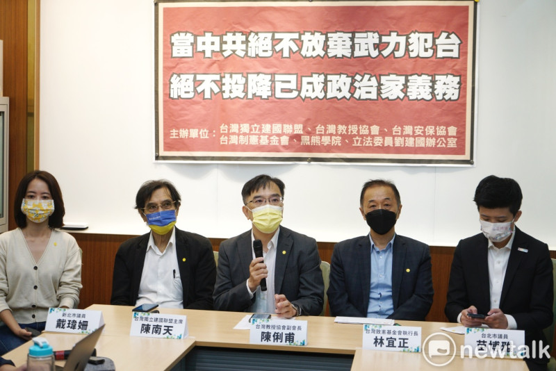 台灣獨立建國聯盟等團體在立法院舉辦「當中共絕不放棄武力犯台，絕不投降已成政治家義務！」記者會。   圖：張良一/攝