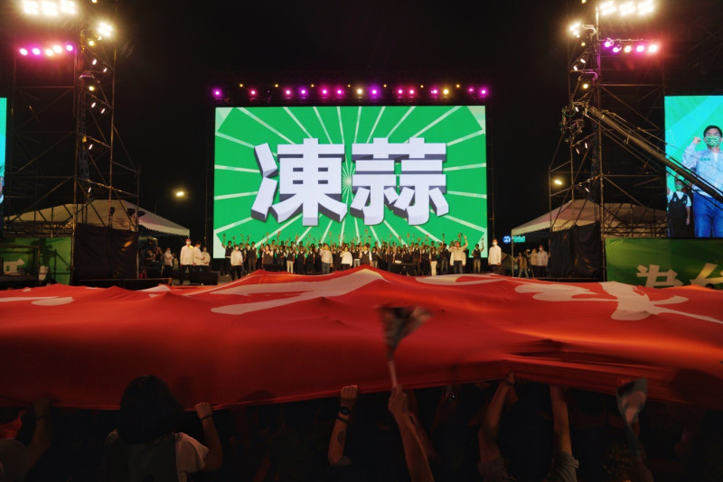 民進黨11月12日晚間在凱道舉行「為台灣鼓舞」造勢晚會。   圖：張良一/攝（資料照）