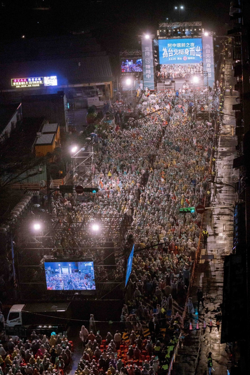 民進黨台北市長候選人陳時中「為台灣挺身而出、選前之夜」空拍圖，主辦單位號稱現場人數3.5萬人   圖：陳時中競總提供