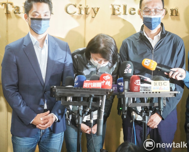 台北市議員王鴻薇上午在國民黨主席朱立倫、台北市長當選人蔣萬安的陪同下，到台北市選委會登記立委補選。   圖：張良一 / 攝
