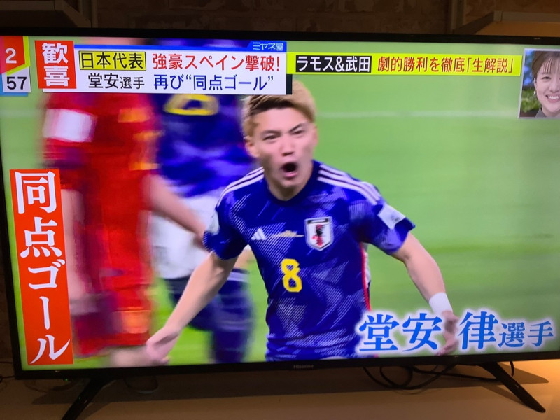 聯續兩次戰役中都是射進平分球的堂安律成為日本英雄。 圖：攝自NTV