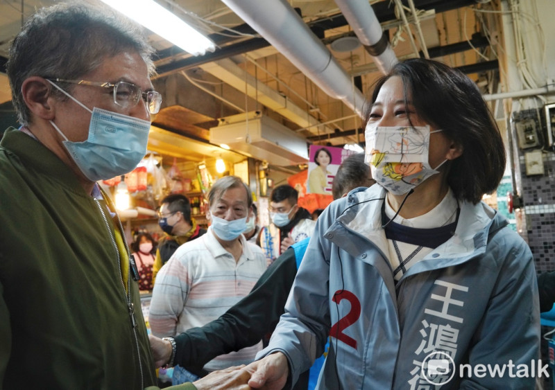 國民黨台北市第3選區立委補選參選人王鴻薇到松江市場掃街拜票。   圖：張良一/攝