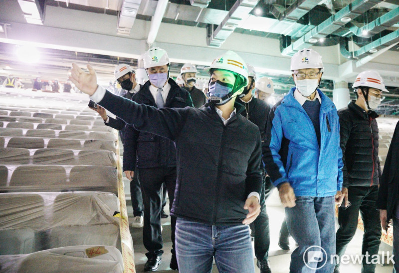 台北市長蔣萬安下午在副市長李四川的陪同下,視察大巨蛋施工進度。 圖:張良一 / 攝