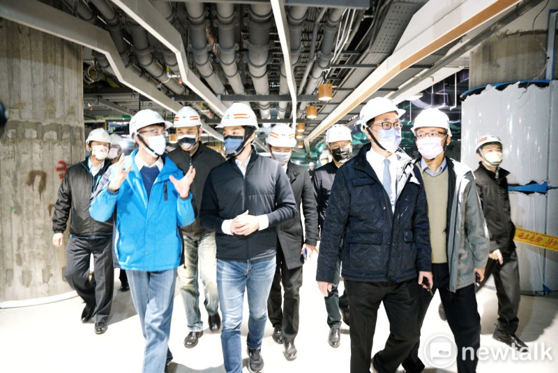 台北市長蔣萬安下午在副市長李四川的陪同下,視察大巨蛋施工進度。 圖:張良一 / 攝