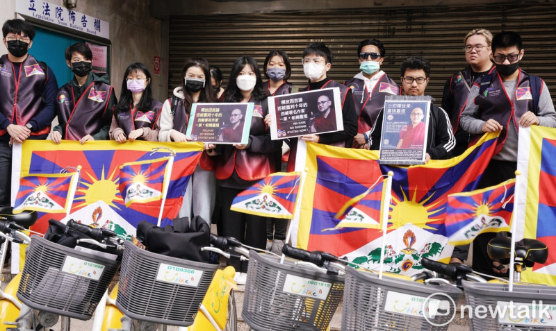 西藏台灣人權連線在立法院外舉行「2023為西藏自由而騎」記者會。   圖：張良一 / 攝