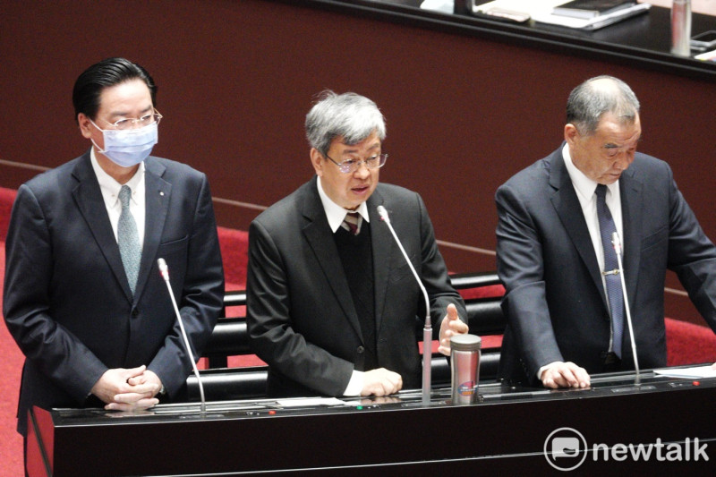 行政院長陳建仁、外交部長吳釗燮、國防部長邱國正在立院院會備詢。 圖:張良一 / 攝