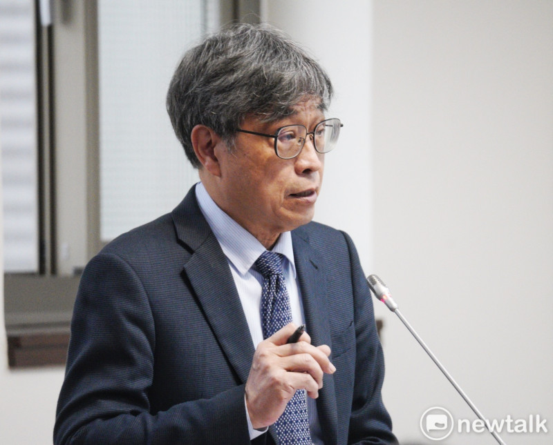 農委會代理部長陳駿季今說明，5170多萬顆進口蛋仍在中央畜產會倉庫，銷毀處理方式以農業堆肥為主。   圖：張良一/攝