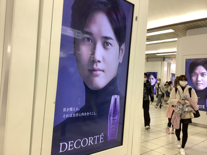 日本處處都是大谷翔平的廣告，最近甚至為kose的雪肌精拍了美膚廣告呢！ （劉黎兒攝影）