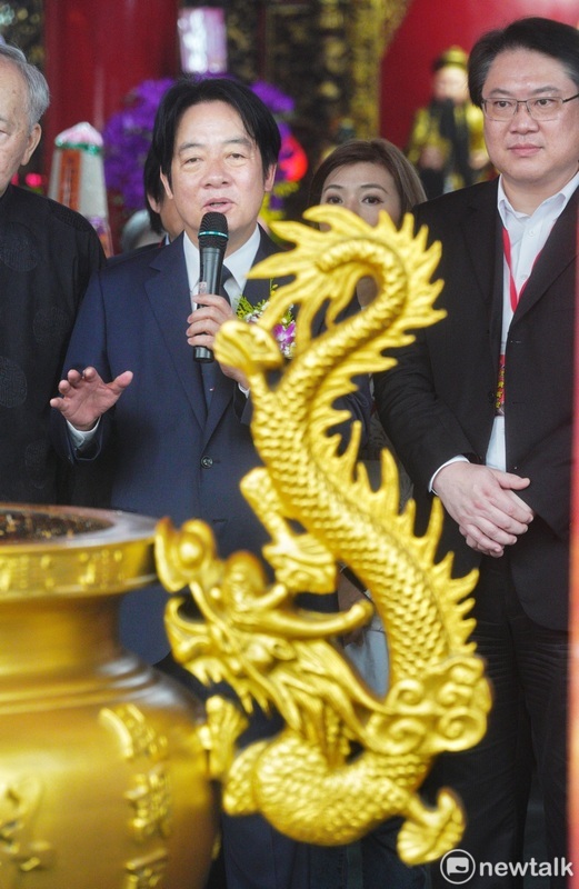 副總統賴清德今（１）日上午在內政部長林右昌的陪同下，到台北市覺修宮參香。   圖：張良一/攝